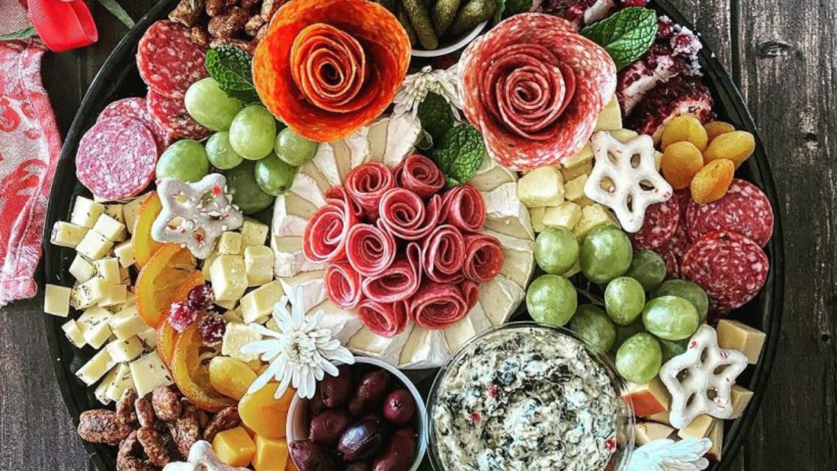 Top 15 Christmas Charcuterie Board Ideas To Wow Your Guests! - Foodie Haven