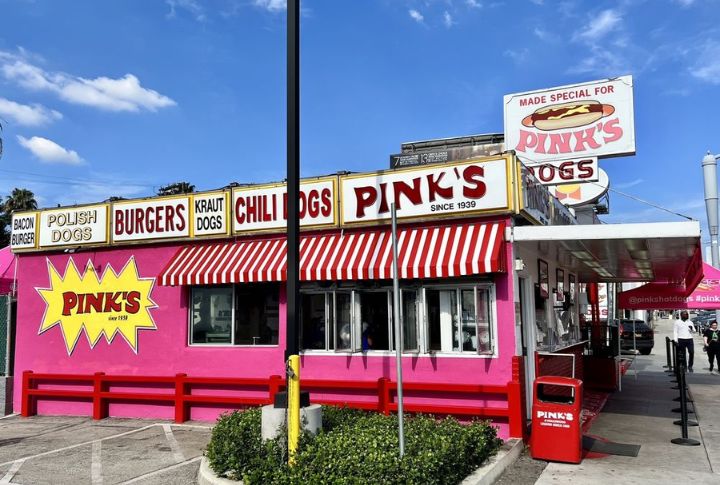 Pink's Hot Dogs: Los Angeles, California