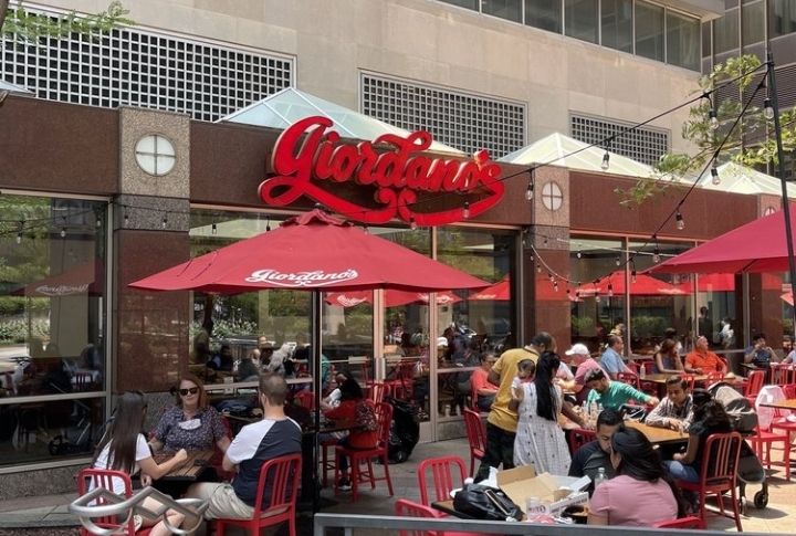 Illinois: Giordano's, Chicago