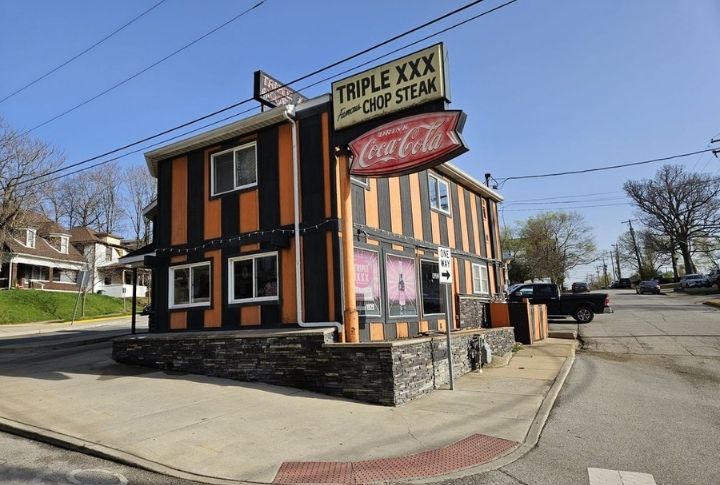 Indiana: Triple XXX Family Restaurant