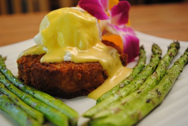 Maryland: Crab Cakes Eggs Benedict