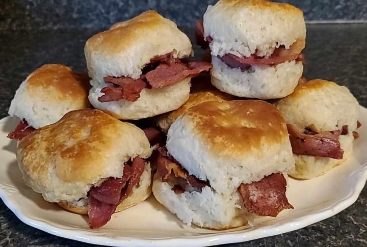Tennessee: Country Ham With Biscuits
