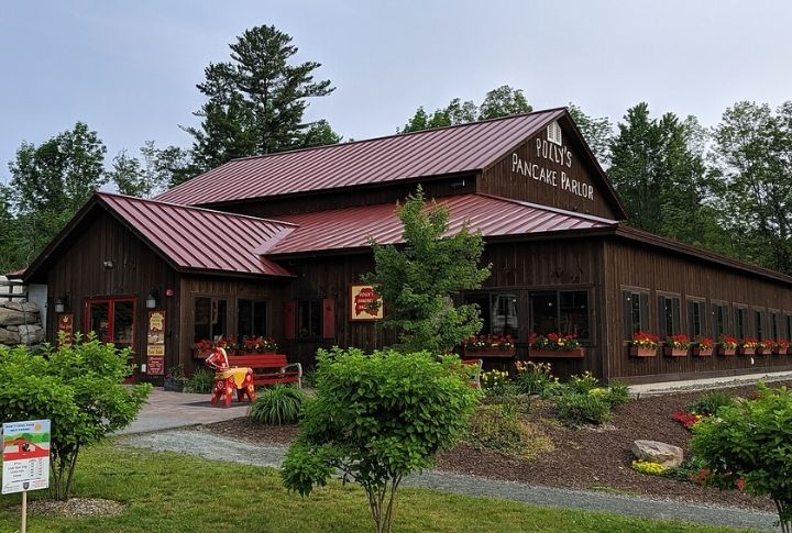 New Hampshire: Polly's Pancake Parlor