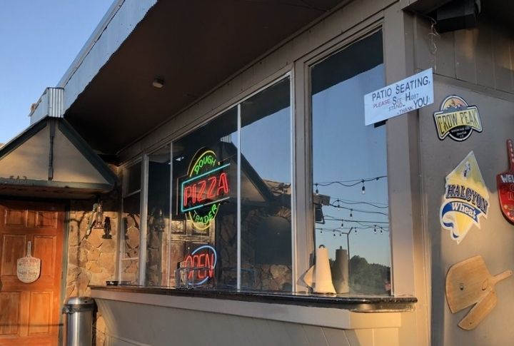 South Dakota: Dough Trader Pizza Company, Spearfish