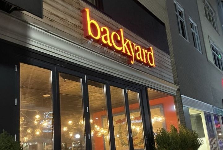 West Virginia: Backyard Pizza And Raw Bar, Huntington