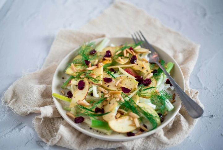 Crunchy Almond And Apple Salad