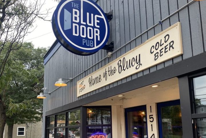 Minnesota, The Blue Door Pub