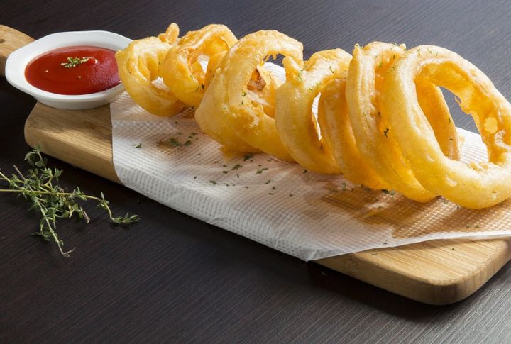 10 Chain Restaurants Where Onion Rings Are A Must-Try