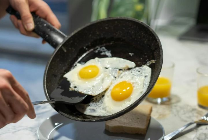 10 Common Mistakes That Ruin Eggs During The Flip