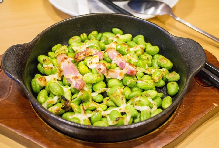 Edamame (Correct Pronunciation: "Eh-dah-mah-meh")