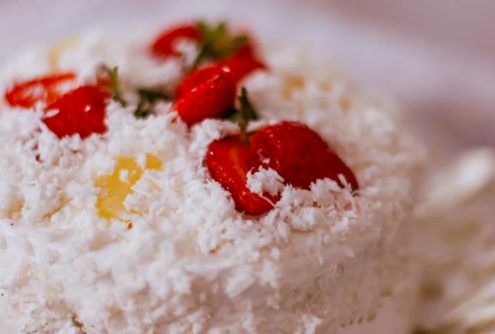 Strawberry Coconut Cream Cake