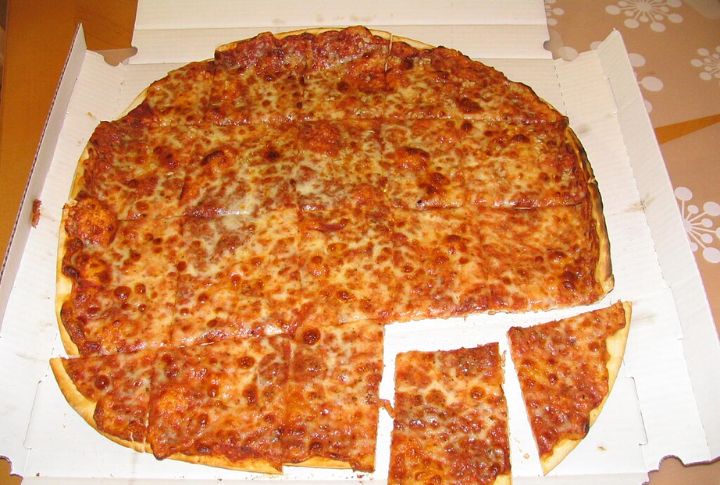 Tavern–Style Thin–Crust Pizza