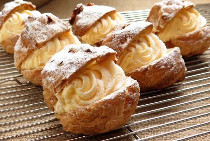 Lemon-Filled Cream Puffs