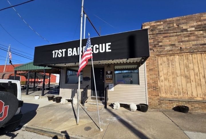 Illinois: 17th Street Barbecue