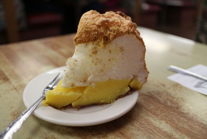Soft-Set Pudding Pie With Graham Cracker Crust