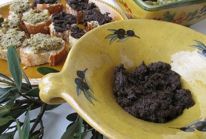 Tapenade (Correct Pronunciation: "Tah-peh-nahd")