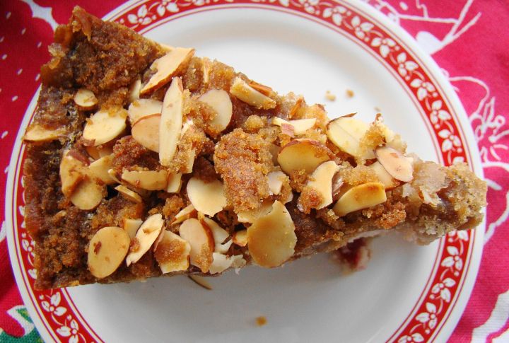 Crumb-Topped Raspberry Coffee Cake
