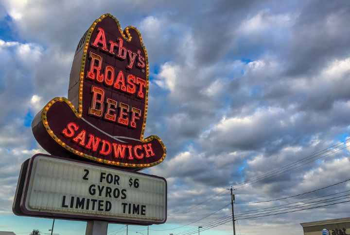 Arby’s Once Had A 10-Gallon Hat Sign