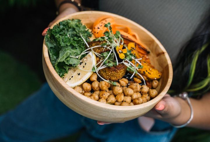 One-Pot Green Curry With Chickpeas And Kale