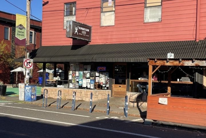 Oregon: Bipartisan Café, Portland