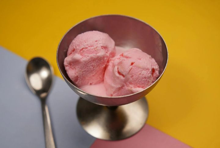Kroger Deluxe Strawberry Ice Cream