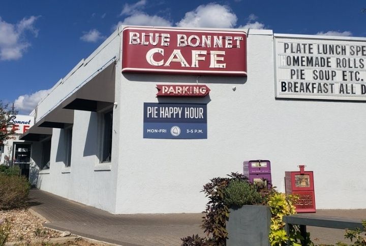 Texas: Blue Bonnet Café, Marble Falls