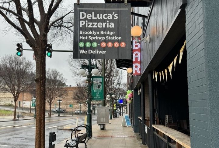 Arkansas: DeLuca's Pizzeria, Hot Springs