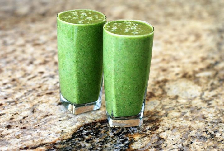 Green Smoothie With Avocado, Cucumber, And Lime