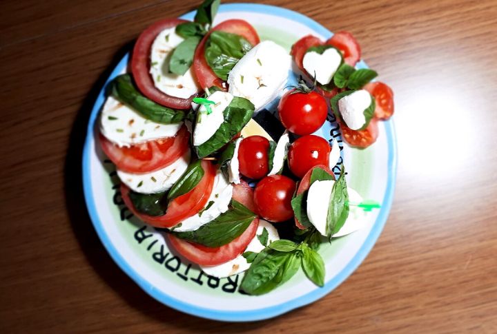 Tomato Slices. Olive Oil And Basil
