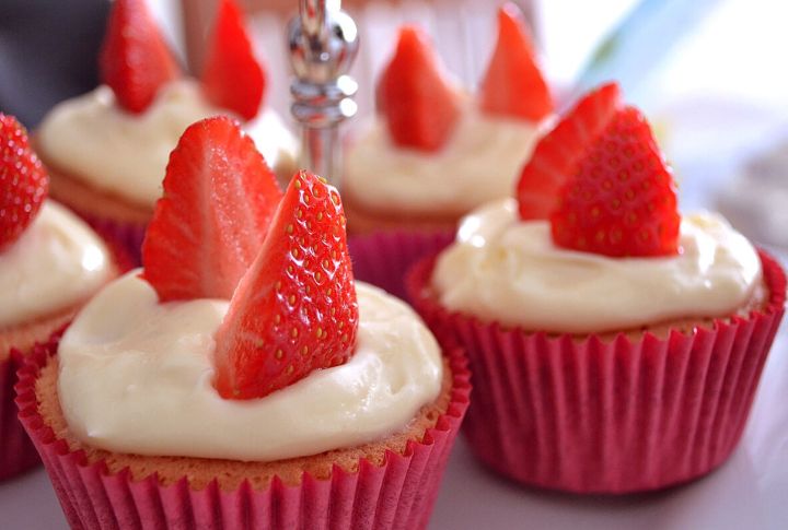 Strawberry Champagne Cupcakes