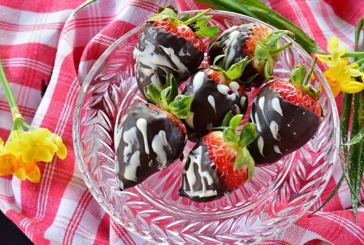 Chocolate-Dipped Strawberries
