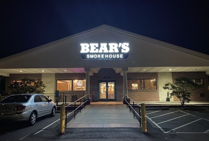 Connecticut: Bear's Smokehouse BBQ