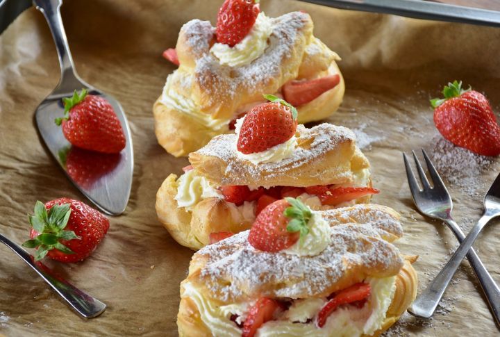 Strawberry Cheesecake Puffs