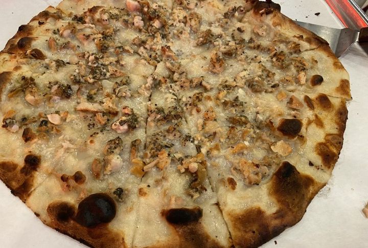 Connecticut: White Clam Pizza At Frank Pepe Pizzeria, New Haven
