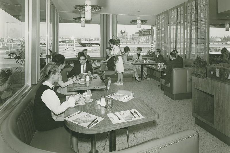 1950: Denny's