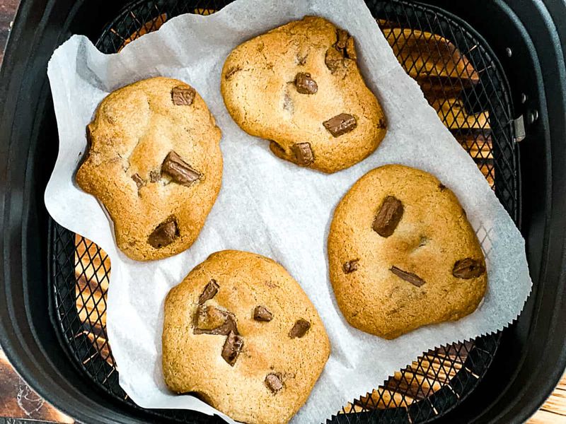 Air Fryer Chocolate Chip Cookies