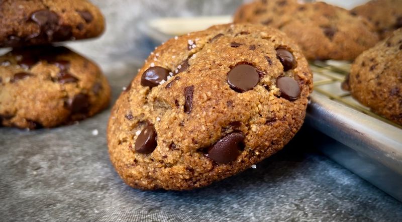 Keto Chocolate Chip Cookies