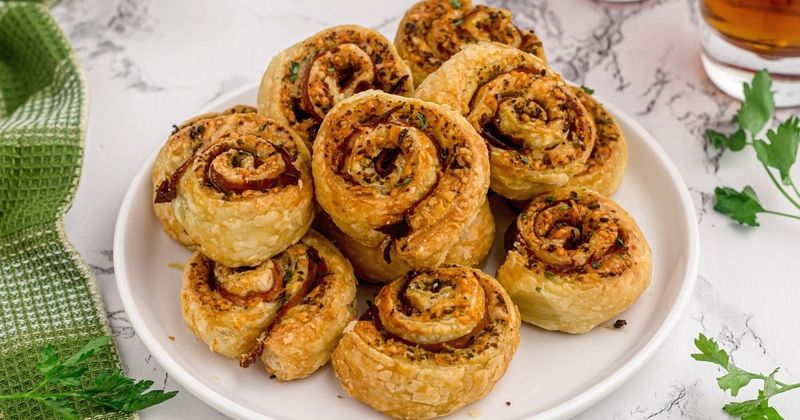 Pesto and Sun-Dried Tomato Pinwheels
