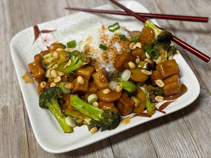 Tofu and Broccoli Stir-Fry