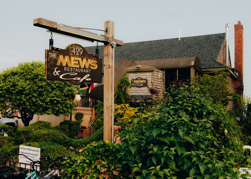 The Mews Restaurant & Cafe