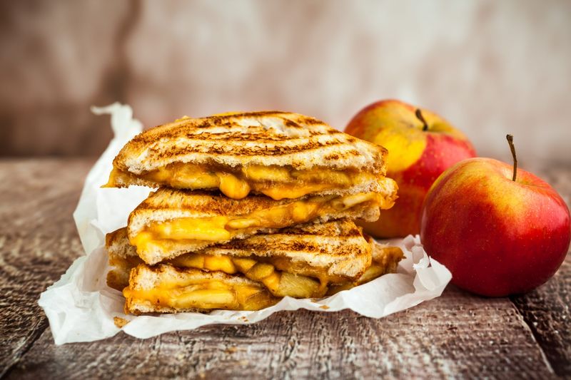 Apple and Cheddar Sandwiches