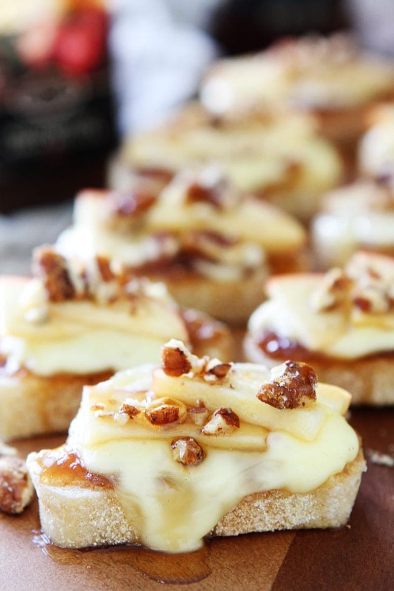 Honey-Drizzled Brie Crostinis