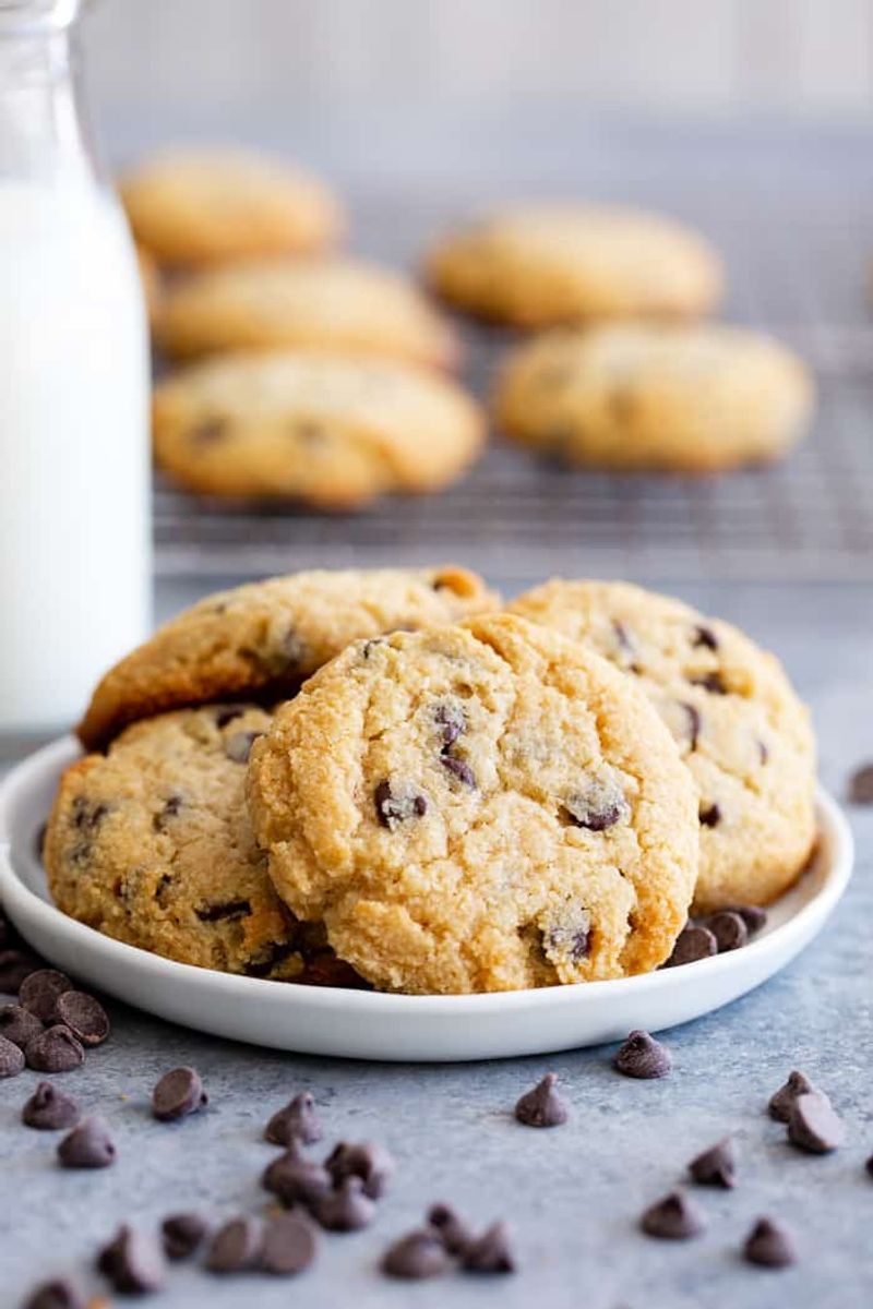 Low-Carb Chocolate Chip Cookies