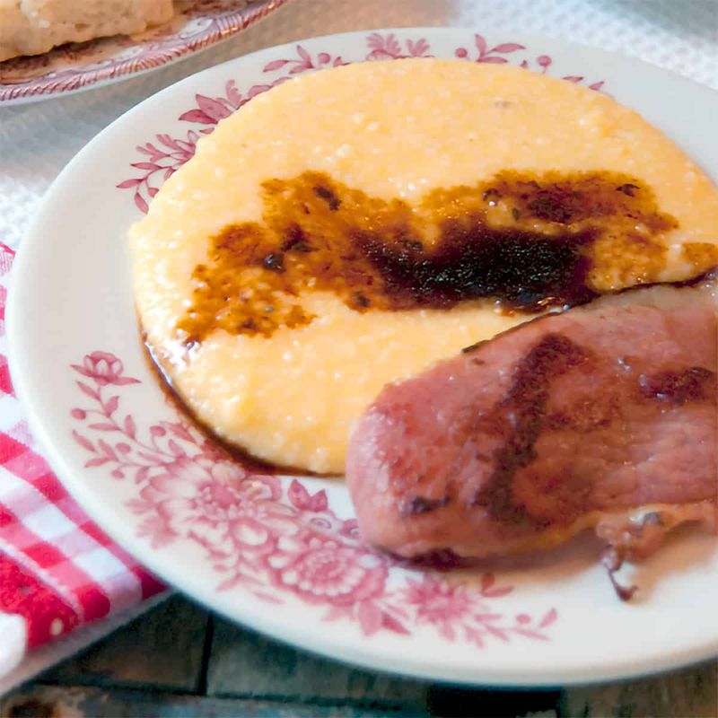 Grits with Red-Eye Gravy