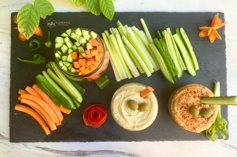 Hummus with Carrot Sticks