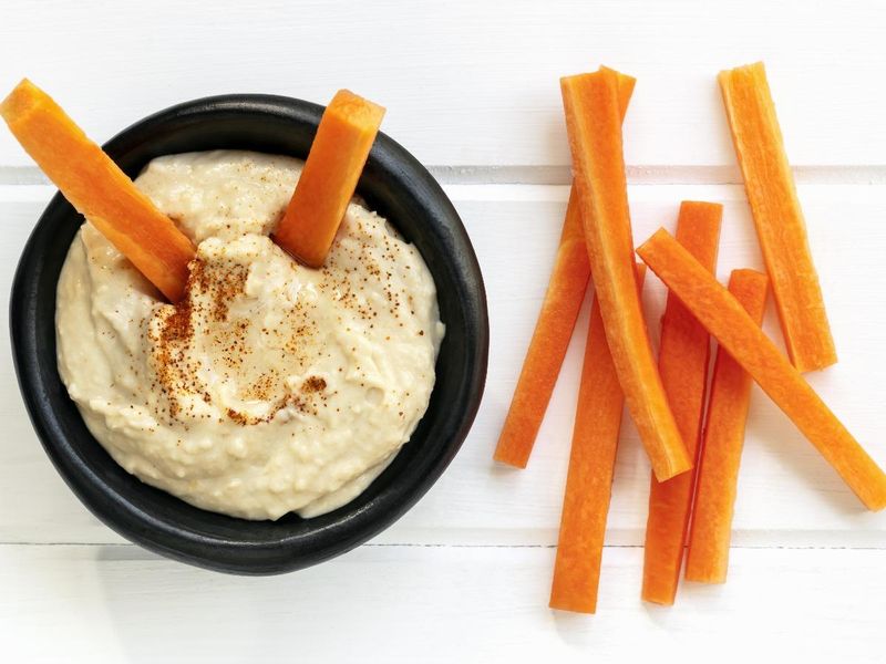 Hummus with Carrot Sticks