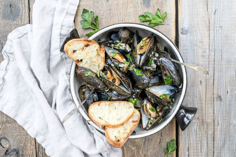 Garlic and White Wine Mussels
