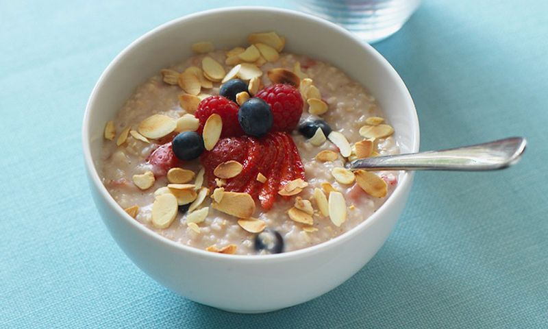 Oatmeal with Nuts and Berries