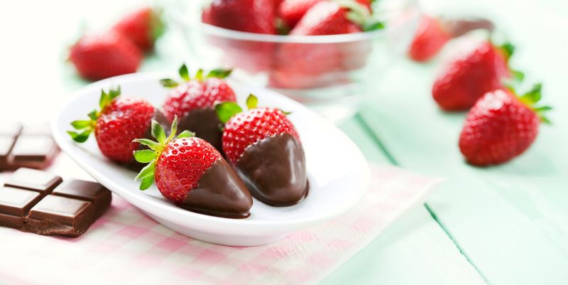Low-Carb Chocolate Covered Strawberries