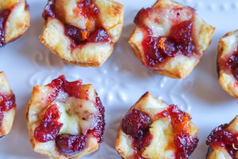 Cranberry Brie Puff Pastry Bites